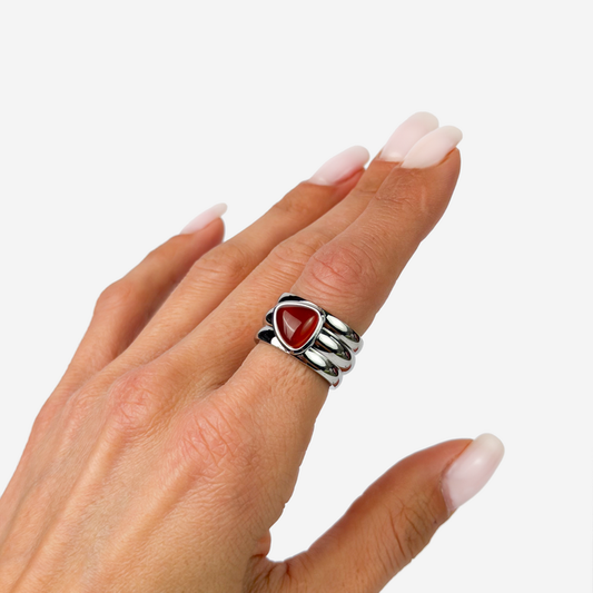 მოოქროვილი ტიტანის წითელი ბეჭედი ქვებით