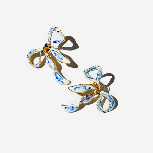 ბაფთის ფორმის ტიტანის მოოქროვილი საყურეები