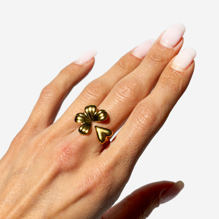 მოოქროვილი ტიტანის ყვავილის ფორმის ბეჭედი