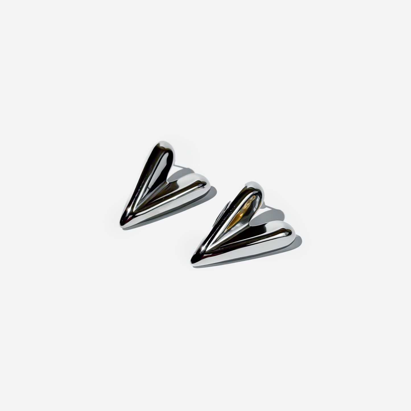 ტიტანის მოოქროვილი გულის ფორმის საყურე