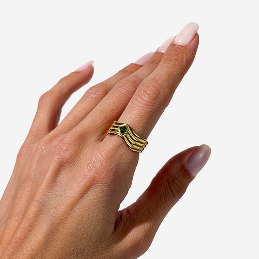 მოოქროვილი ტიტანის მწვანე რგოლი ქვით