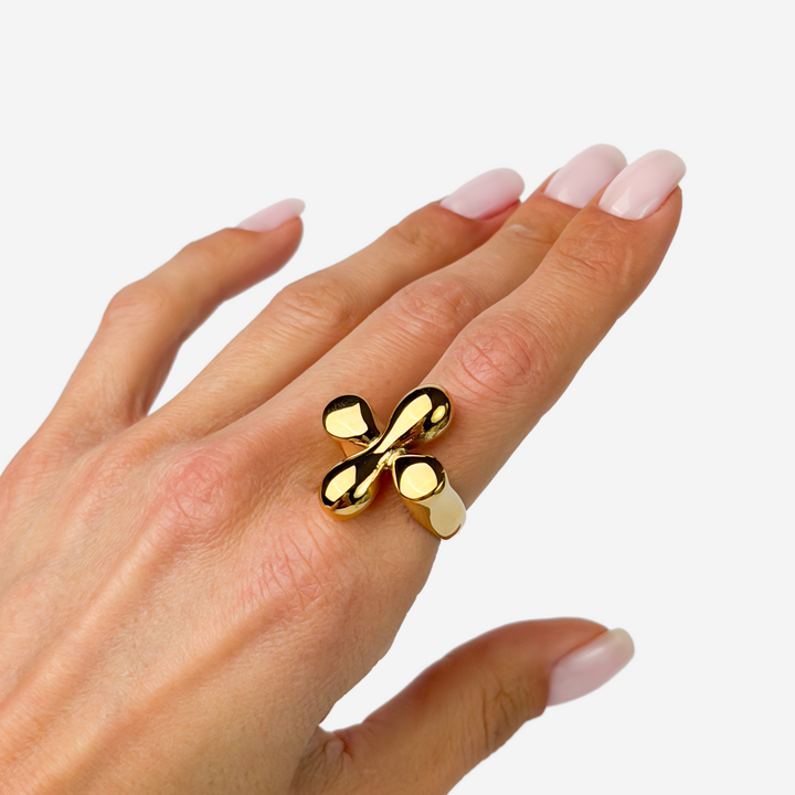 მოოქროვილი ტიტანის ყვავილის ფორმის ბეჭედი