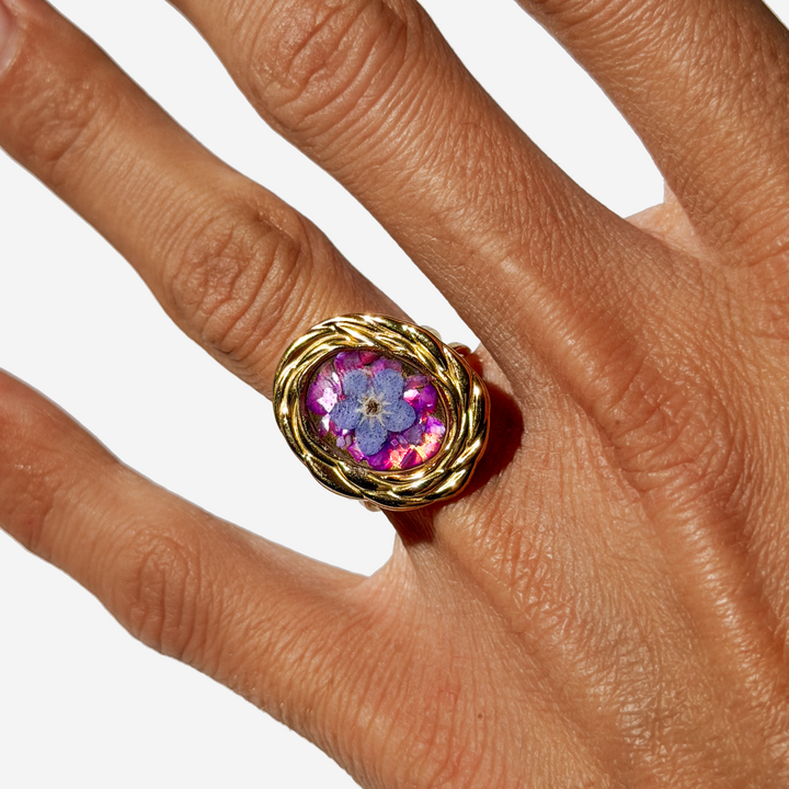 ხელნაკეთი ნატურალური ყვავილებით მორთული ბეჭედი