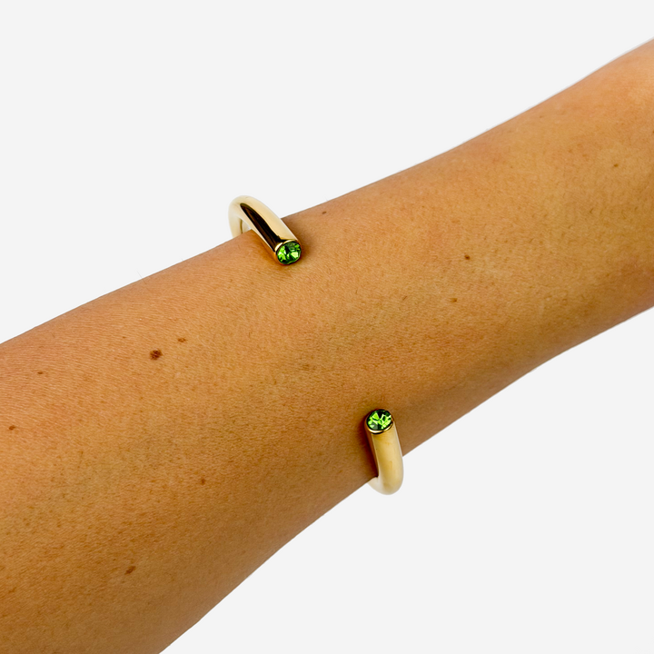 მოოქროვილი ტიტანის მწვანე სამაჯური ქვებით